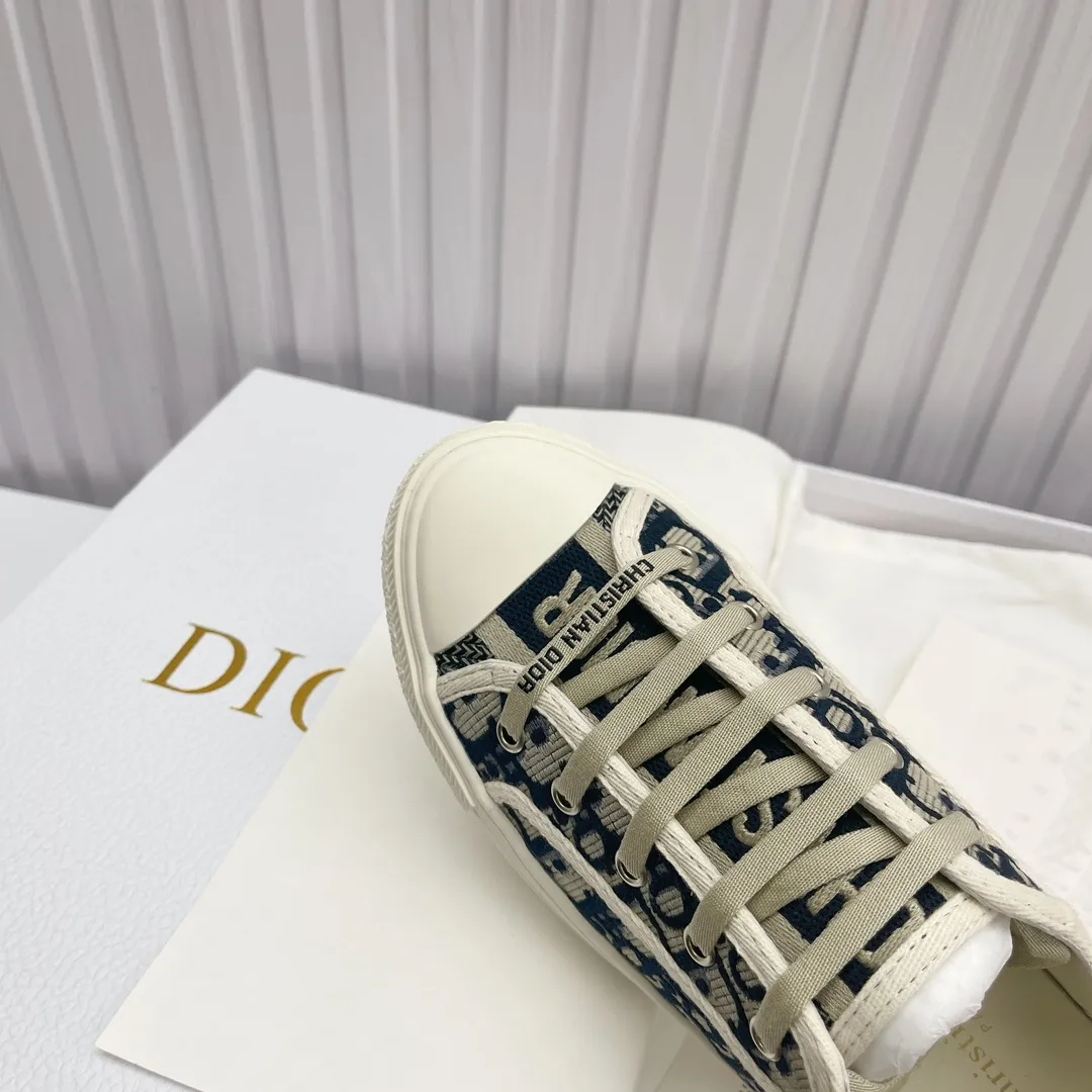 👟👟Ex-factory price 520👟👟 High version in stock, Dior (Dior) flat sneakers are fully embroidered with iconic patterns, ready in stock High quality Dior (Dior) flat sneakers are fully embroidered with iconic patterns👟👟 ♦️Top quality in the market🎗Breaking hot item in foreign counters🎗Non-common imitation version in the market🎗🔳The fabric is made of Italian🇮🇹imported fabrics❗️Embroidered upper, original mold injection Logo frosted five-pointed star outsole🔳Inside imported lambskin+high elasticity Injection molding mold Logo foam feet Size number: 35 to 42 (42 customized)